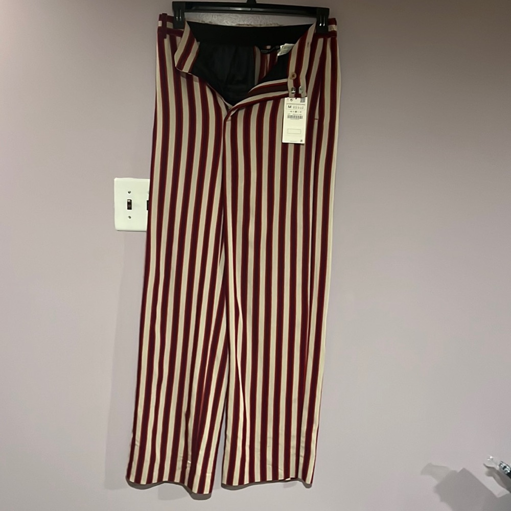 Brand new Zara stripe pants/ never worn / size m/ top is listed also